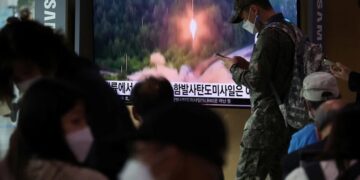 Corea del Norte lanzó otro misil balístico: Japón le pidió a la población que evacúe y busque refugio