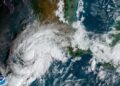 El gran huracán Roslyn se dirige a golpear la costa de México