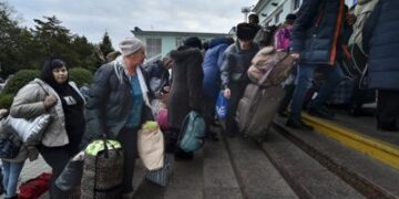 Autoridades instaladas por Rusia ordenan evacuar Jersón