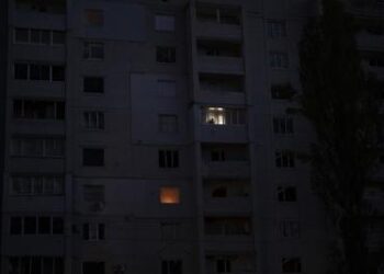 Las luces se apagan en Ucrania cuando Rusia lanza un ataque "masivo"