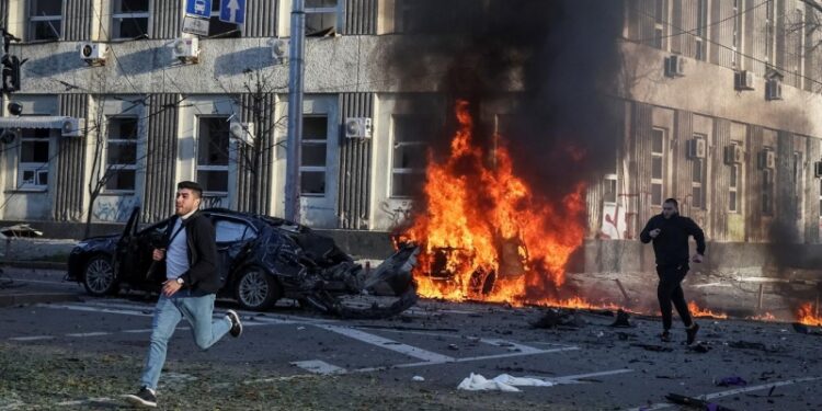 Tras el brutal ataque del lunes, Rusia lanzó nuevos bombardeos contra varias ciudades de Ucrania