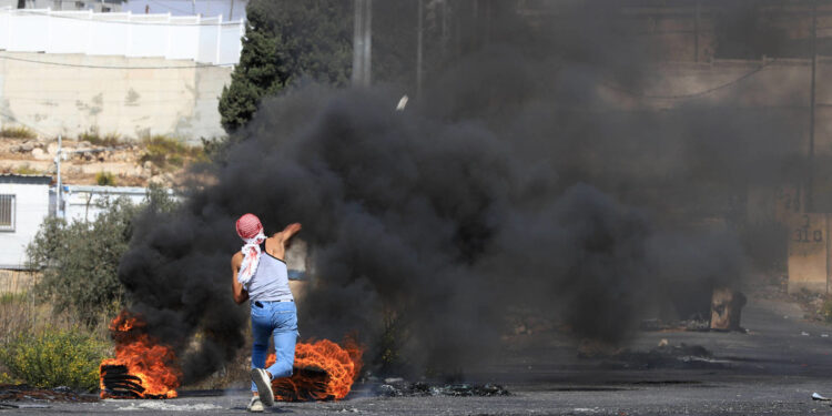 Estallan fuertes disturbios en Jerusalén Este entre palestinos y la Policía israelí