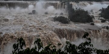Brasil: Las Cataratas del Iguazú dejan espectaculares imágenes tras intensas lluvias
