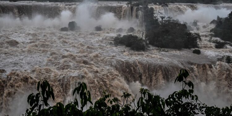 Brasil: Las Cataratas del Iguazú dejan espectaculares imágenes tras intensas lluvias