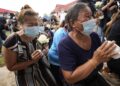 Los tailandeses lloran a decenas, principalmente niños, muertos en ataque a guardería