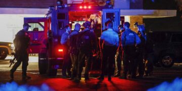 Tiroteo en Carolina del Norte deja 5 muertos, incluido un policía