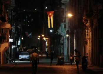 Cuba prevé un apagón simultáneo del 41 % del país en la noche de este lunes