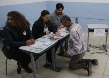 Abren los colegios en Brasil para elecciones presidenciales