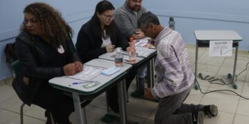 Abren los colegios en Brasil para elecciones presidenciales