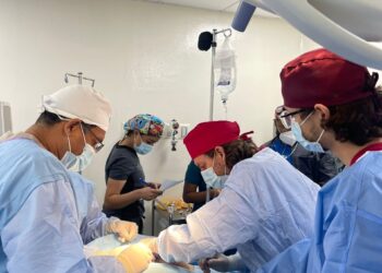 Operan a 20 mujeres en primera etapa de la jornada de reconstrucción y reducción mamaria