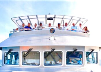 Comandante General FARD resalta labor delegación tripulante científicos Blue Manta que visita RD