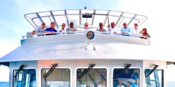 Comandante General FARD resalta labor delegación tripulante científicos Blue Manta que visita RD