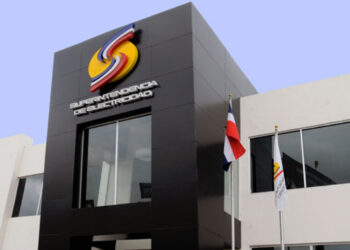 Superintendencia de Electricidad y Defensor del Pueblo revisan proceso de reclamos a distribuidoras de electricidad