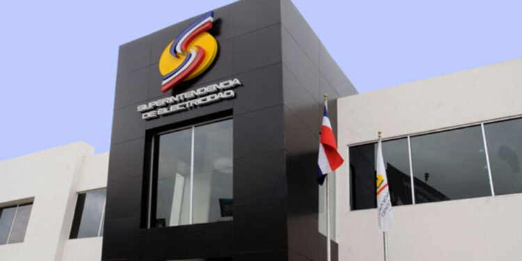 Superintendencia de Electricidad y Defensor del Pueblo revisan proceso de reclamos a distribuidoras de electricidad