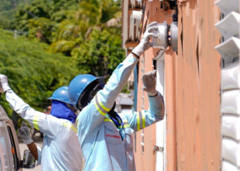 Edesur rehabilitará redes internas de 90 viviendas de familias de escasos recursos en Villa Altagracia y Baní