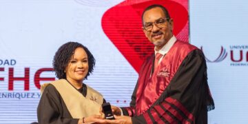 UFHEC inviste 3,087 nuevos profesionales en su trigésima novena graduación