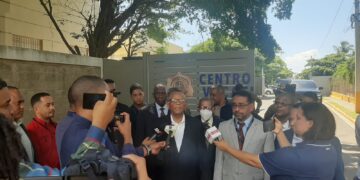 Director Migración  inspecciona Centro Retención de Haina