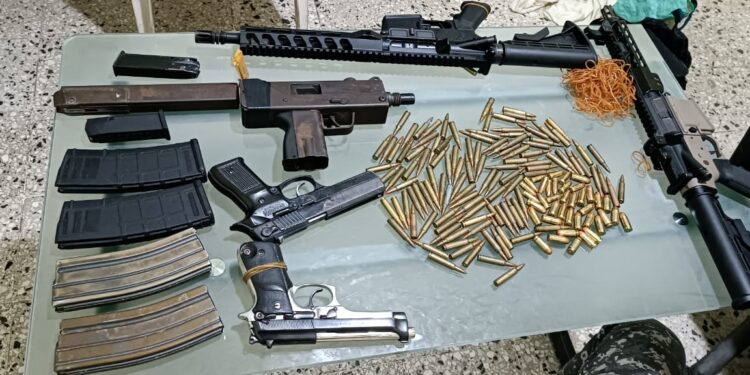 PN captura en Nagua seis hombres a quienes ocupan armas de fuego de alto calibre y cientos de municiones