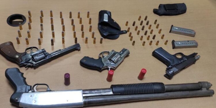 PN y MP ocupan armas de fuego durante allanamientos