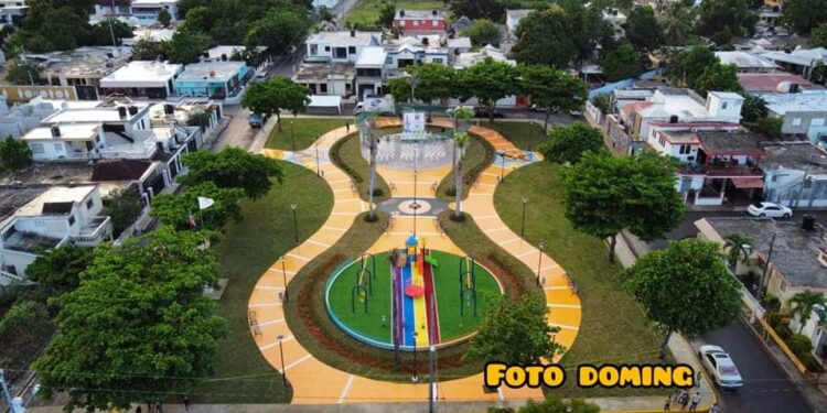 Alcalde Kelvin Cruz entrega moderno parque que era reclamado por años