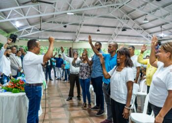 Milton Morrison juramenta cientos de personas del PRD y PLD en los Alcarrizos