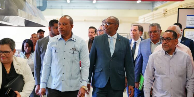 Rector Editrudis anuncia instalación de panadería en el Comedor Universitario