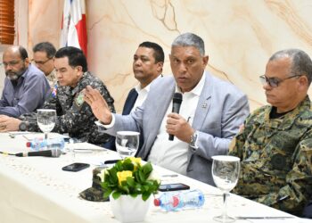 Autoridades se reúnen por más de tres horas y definen ruta crítica para evitar asentamientos de haitianos en el país