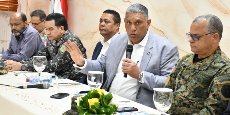 Autoridades se reúnen por más de tres horas y definen ruta crítica para evitar asentamientos de haitianos en el país