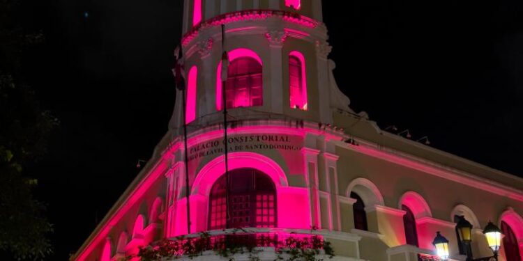 Monumentos del Distrito se iluminan de rosa por lucha contra Cáncer de Mama