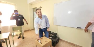 Abel Martínez acude a votar; asegura que el proceso marcha bien y que se desarrolla en armonía