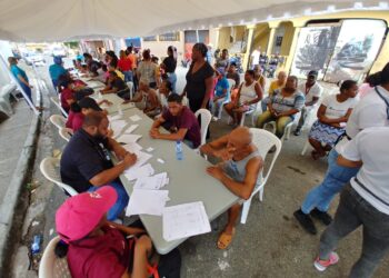 Moscoso Puello moviliza médicos a La Zurza