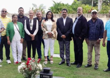 Alexandra Peña visita tumba de Domingo Jiménez y reafirma compromiso de honrar su legado político ético