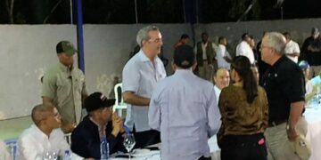 Presidente Abinader recibe proyecto sobre relanzamiento caficultura