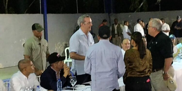 Presidente Abinader recibe proyecto sobre relanzamiento caficultura