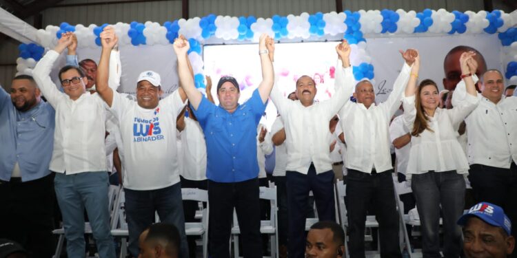 PRM juramenta a los alcaldes de Montecristi y Guayubin