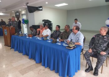 Ministro de Deportes resalta avances del proceso de reforma de la Policía y anuncia becas de estudios para agentes
