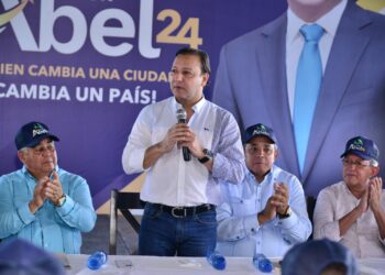 Abel Martínez sostiene encuentro con agropecuarios y plantea soluciones para mejorar productividad