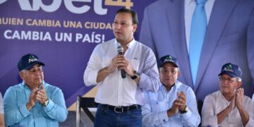 Abel Martínez sostiene encuentro con agropecuarios y plantea soluciones para mejorar productividad