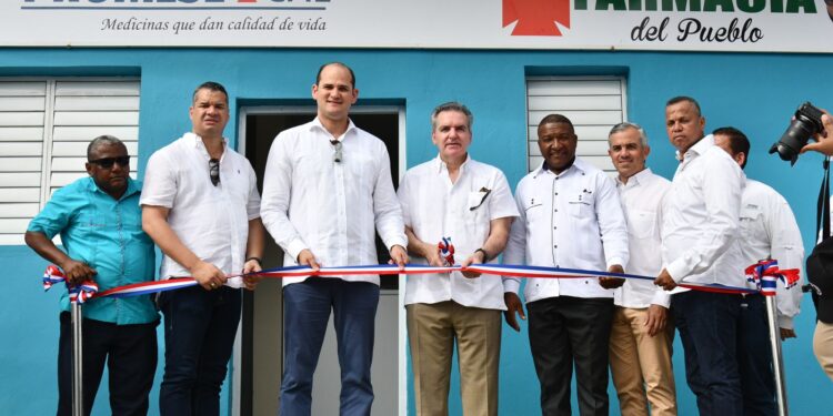 PROMESE/CAL inaugura Farmacia del Pueblo dentro del proyecto Eco Habitad en Azua