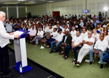 Dirigentes provinciales y alcaldes del Cibao piden Miguel Vargas asuma candidatura presidencial 2024 del PRD