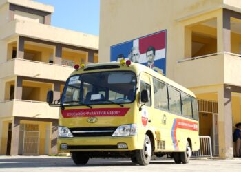 Presidente Abinader instruye para la creación de transporte gratis para estudiantes