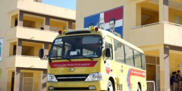 Presidente Abinader instruye para la creación de transporte gratis para estudiantes