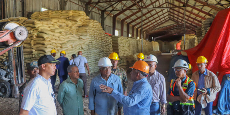 Bienes Nacionales y CEA llevan ayudas sociales a San Pedro; modernizarán Ingenio Porvenir