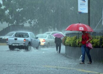 Meteorología prevé aguaceros para este domingo