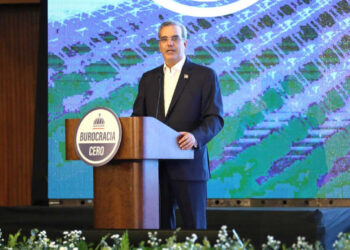 Presidente Abinader lanza programa Burocracia Cero para agilizar trámites en el Estado