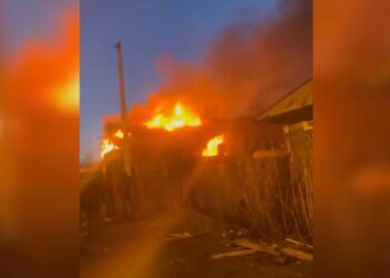 Se estrelló un caza ruso contra una vivienda en Siberia y murieron dos pilotos
