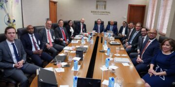 Valdez Albizu recibe a un ‘Staff Visit’ del FMI para evaluar desempeño economía dominicana