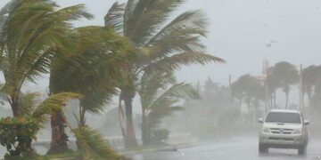 vaguada y efectos indirectos, asociados a la depresión tropical no. 13, producirán aguaceros en lugares puntuales del país