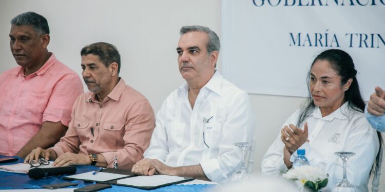 Abinader anuncia ayuda del gobierno de mil pesos por tarea dañada por el huracán en siete provincias