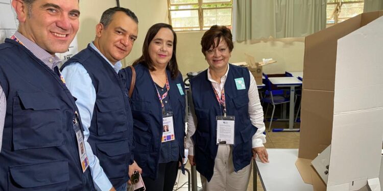 El presidente de la JCE Román Jáquez Liranzo comparte informe de observación elecciones Brasil